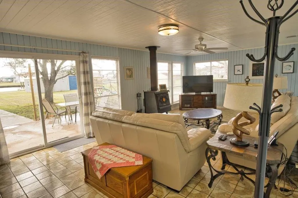 2426 Cr 297 Sargent, TX 77414