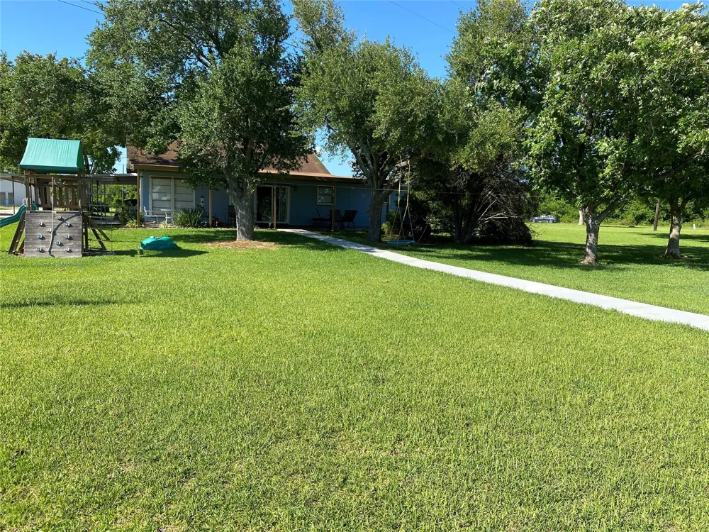 2426 Cr 297 Sargent, TX 77414