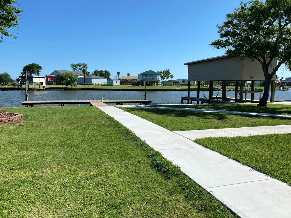 2426 Cr 297 Sargent, TX 77414