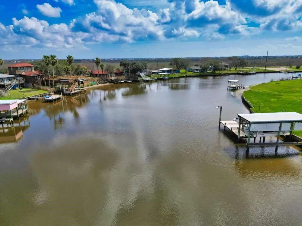 2426 Cr 297 Sargent, TX 77414