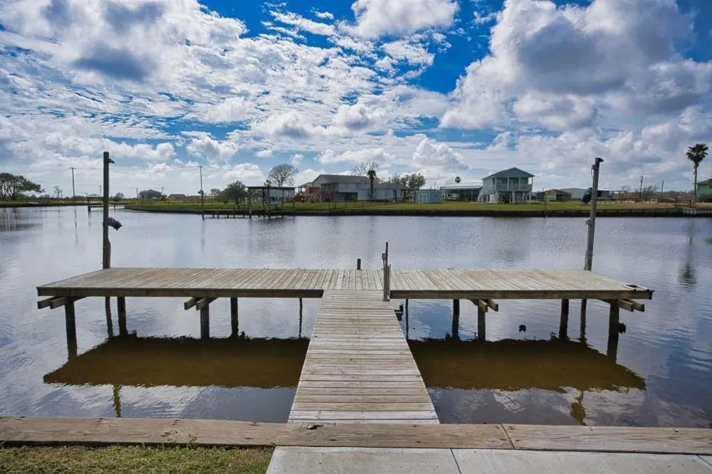 2426 Cr 297 Sargent, TX 77414