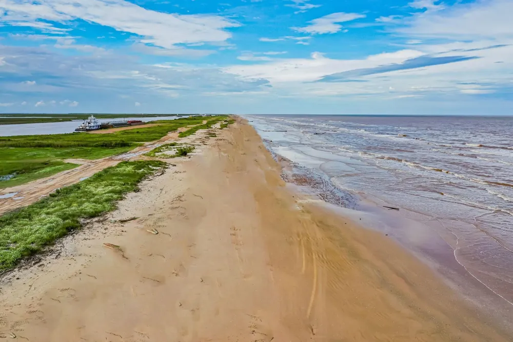 2426 Cr 297 Sargent, TX 77414