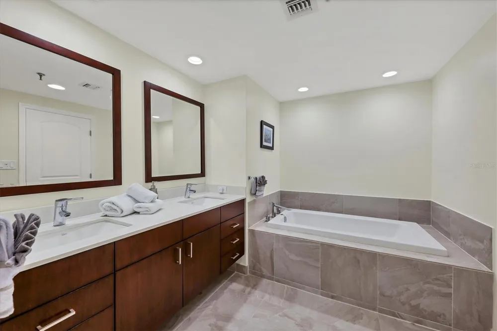 1211 GULF OF MEXICO DRIVE #405 Longboat Key, FL 34228