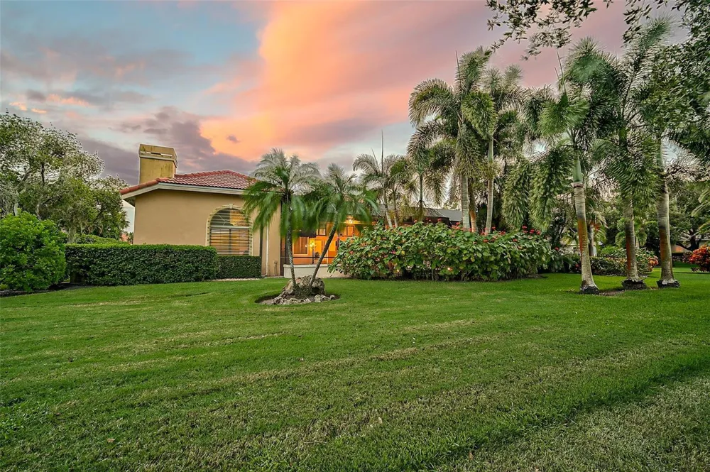 909 MACEWEN DRIVE Osprey, FL 34229