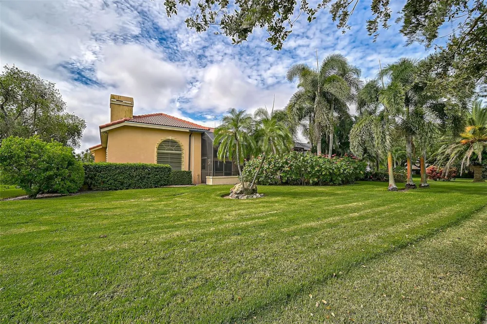 909 MACEWEN DRIVE Osprey, FL 34229