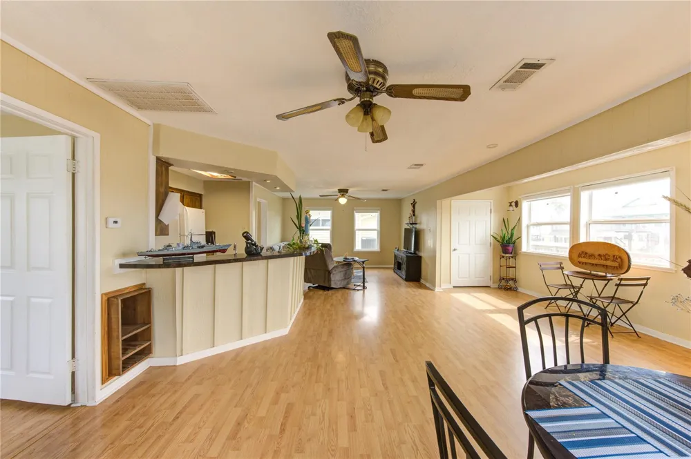 138 Tarpon Street Bayou Vista, TX 77563