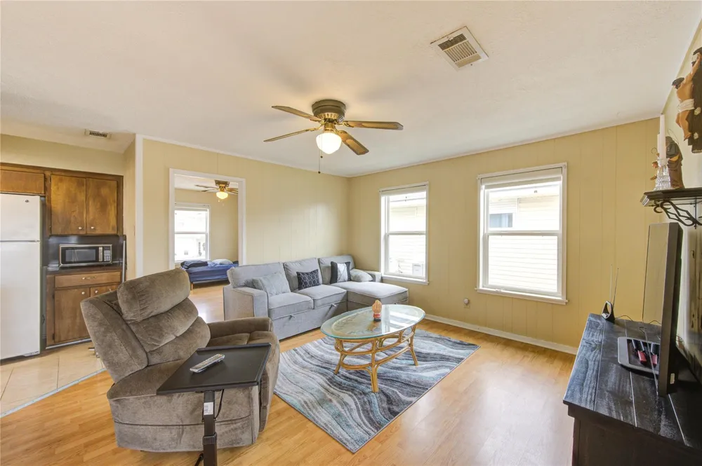 138 Tarpon Street Bayou Vista, TX 77563