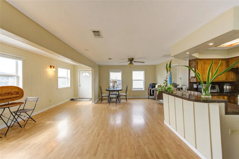 138 Tarpon Street Bayou Vista, TX 77563