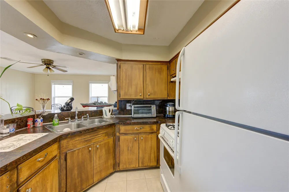 138 Tarpon Street Bayou Vista, TX 77563