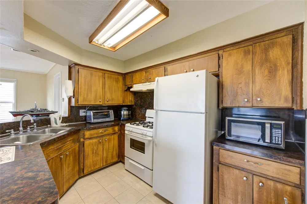 138 Tarpon Street Bayou Vista, TX 77563