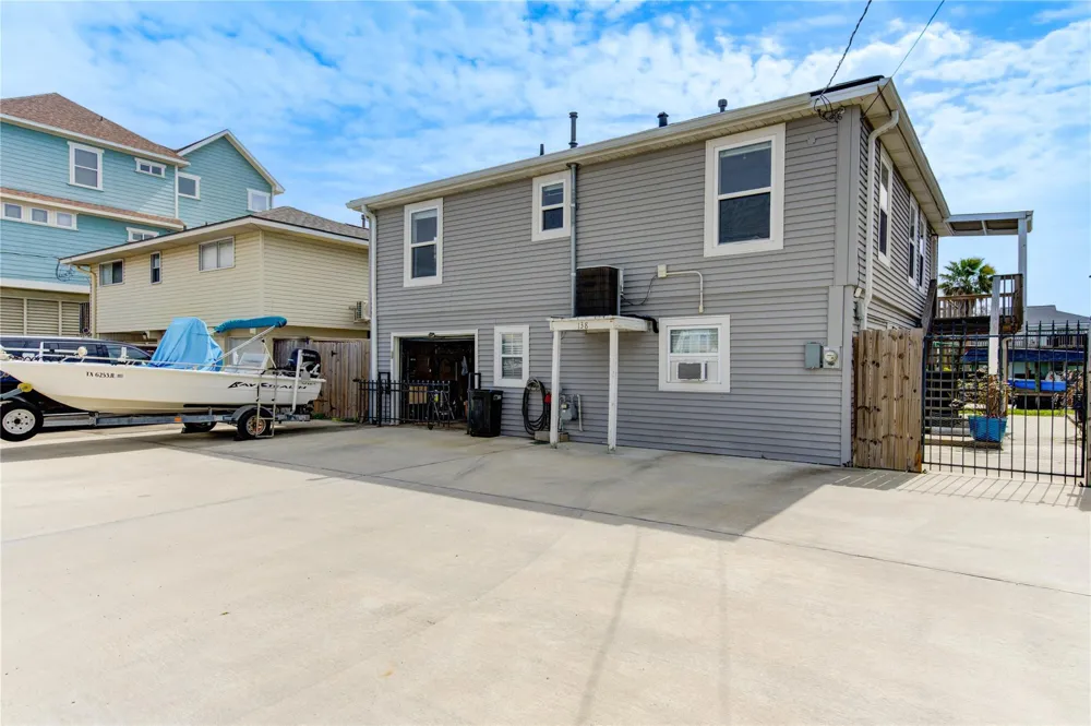 138 Tarpon Street Bayou Vista, TX 77563