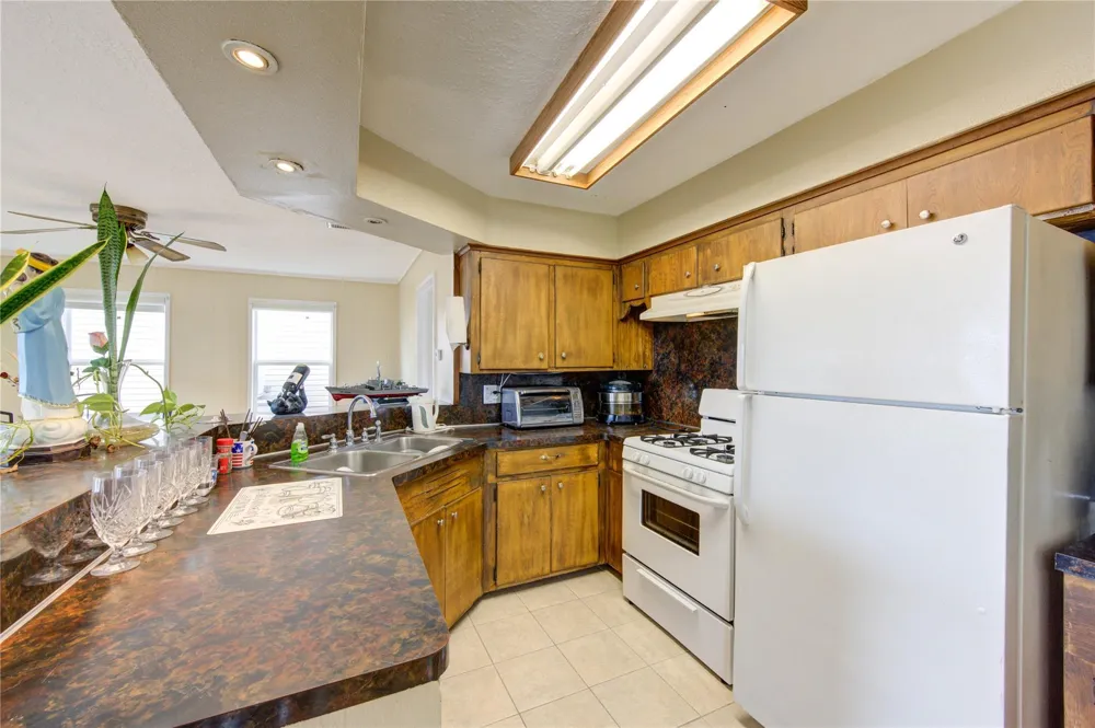 138 Tarpon Street Bayou Vista, TX 77563