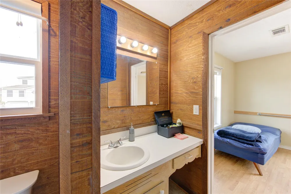 138 Tarpon Street Bayou Vista, TX 77563