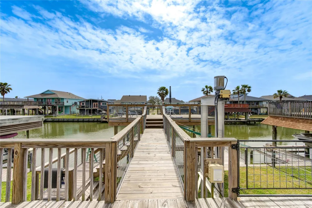 138 Tarpon Street Bayou Vista, TX 77563