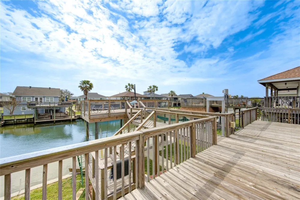 138 Tarpon Street Bayou Vista, TX 77563