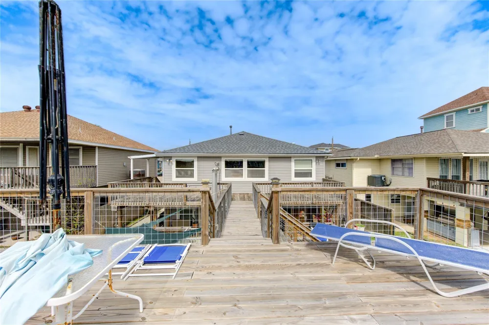 138 Tarpon Street Bayou Vista, TX 77563