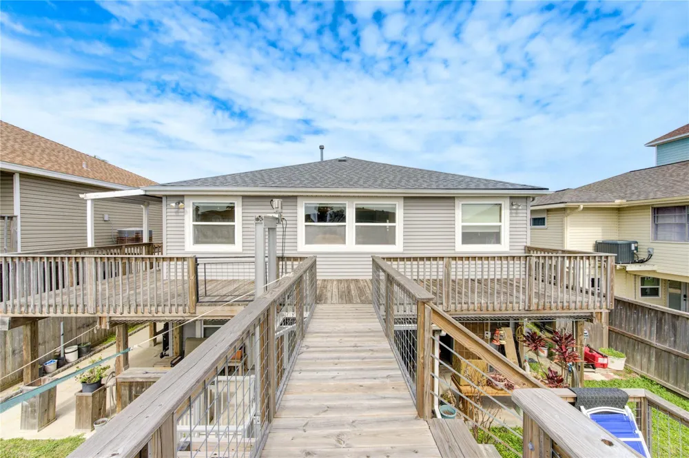 138 Tarpon Street Bayou Vista, TX 77563