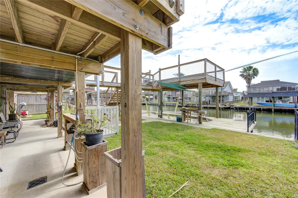 138 Tarpon Street Bayou Vista, TX 77563