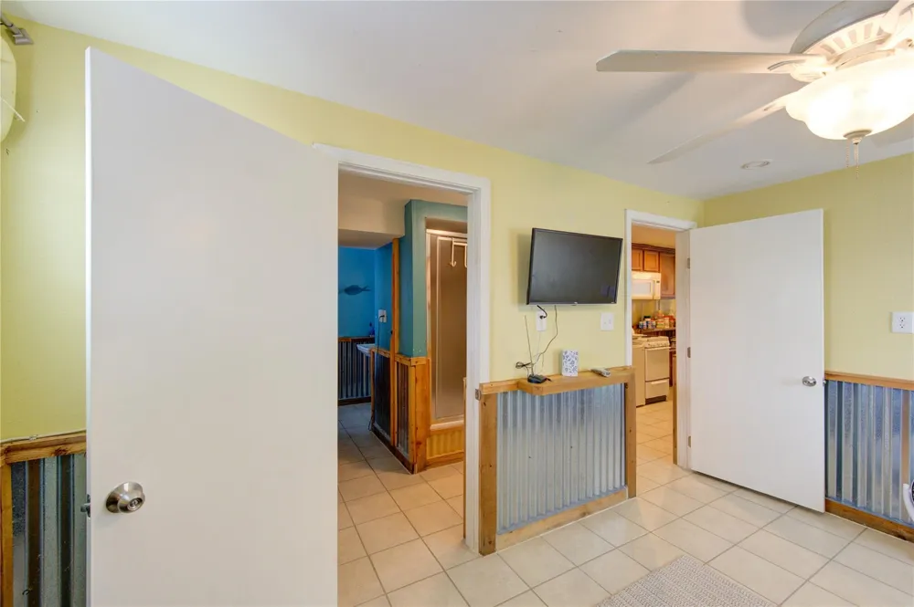 138 Tarpon Street Bayou Vista, TX 77563