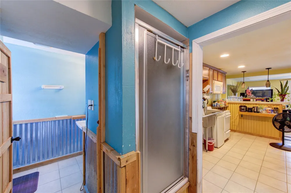 138 Tarpon Street Bayou Vista, TX 77563