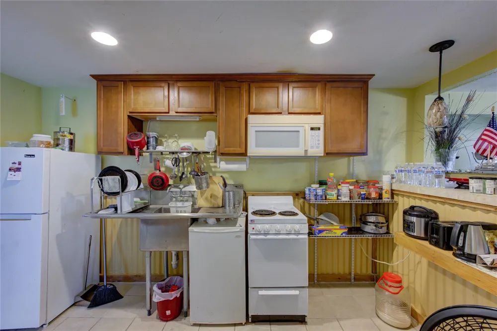 138 Tarpon Street Bayou Vista, TX 77563