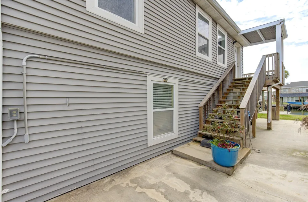 138 Tarpon Street Bayou Vista, TX 77563