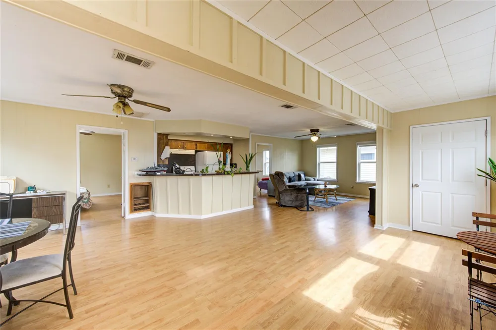 138 Tarpon Street Bayou Vista, TX 77563
