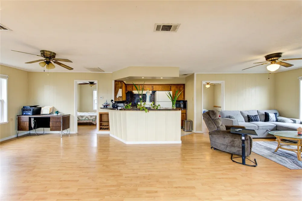 138 Tarpon Street Bayou Vista, TX 77563