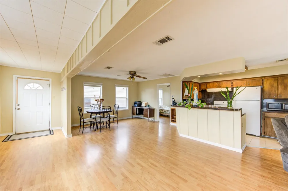 138 Tarpon Street Bayou Vista, TX 77563