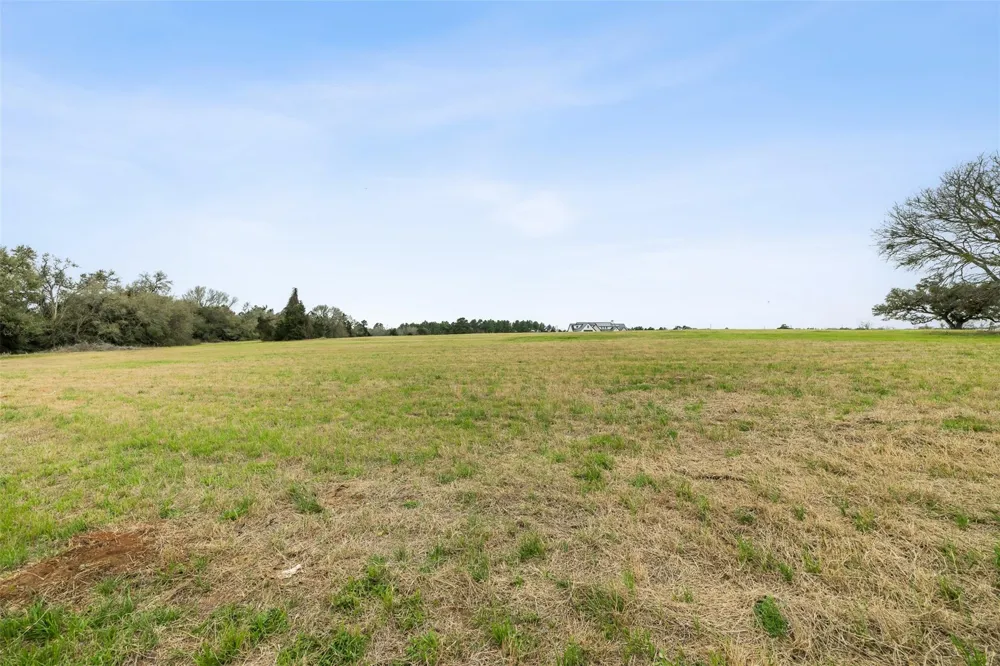 108 Turney Trace Round Top, TX 78954