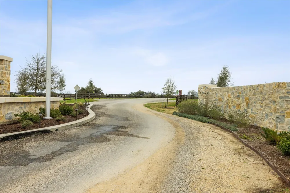 108 Turney Trace Round Top, TX 78954