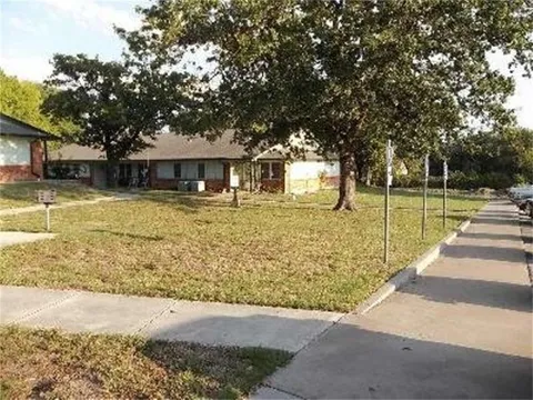 201 Las Bresas Street