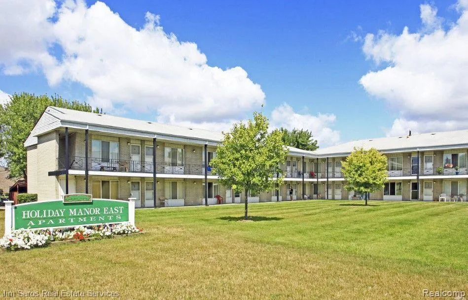 16425 E 12 MILE Rd - 1 Bed Units Roseville City, MI 48066