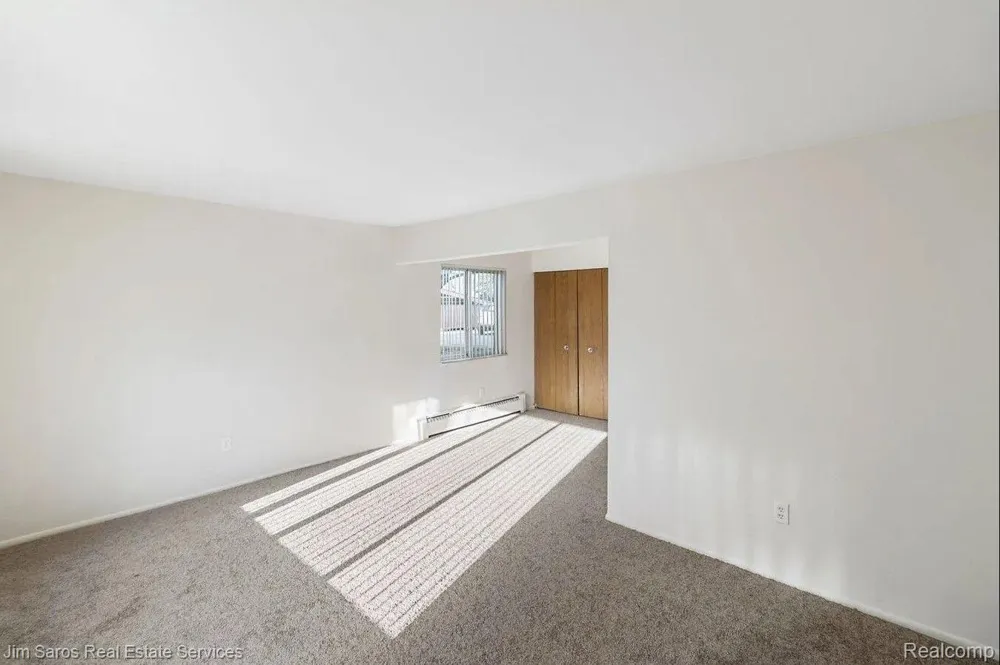 16425 E 12 MILE Rd - 1 Bed Units Roseville City, MI 48066