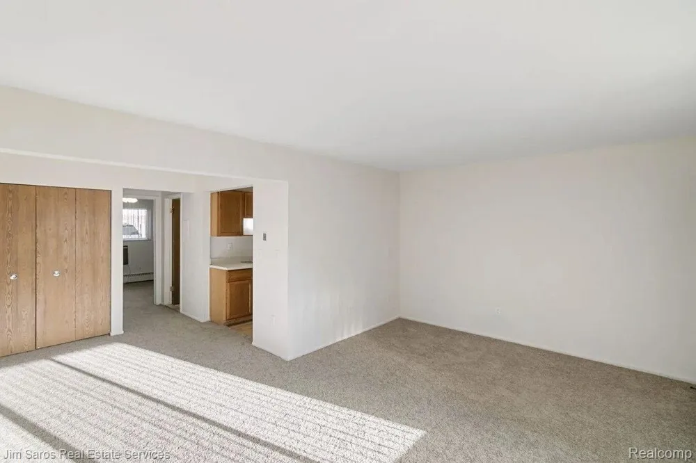 16425 E 12 MILE Rd - 1 Bed Units Roseville City, MI 48066