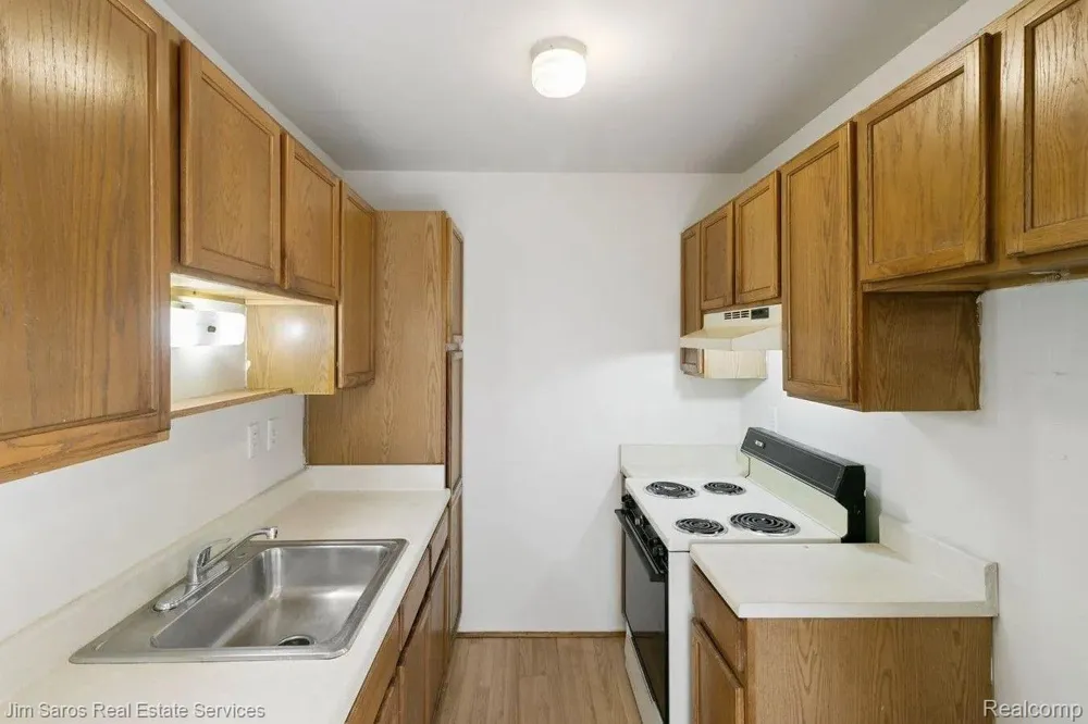 16425 E 12 MILE Rd - 1 Bed Units Roseville City, MI 48066