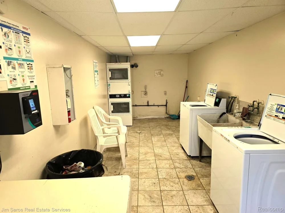 16425 E 12 MILE Rd - 1 Bed Units Roseville City, MI 48066