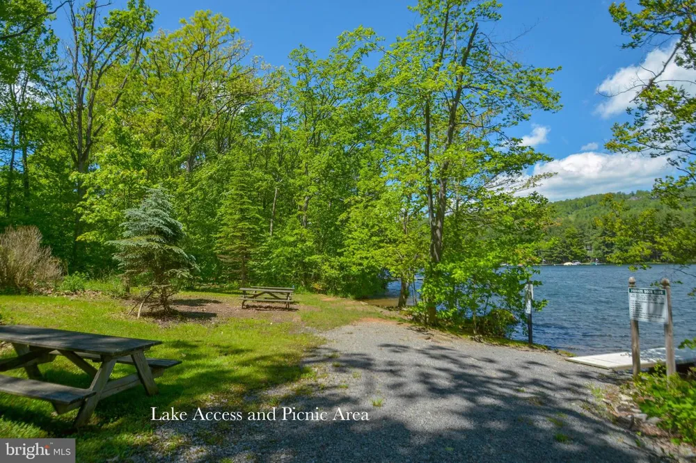 25 SILVER TREE LANE Oakland, MD 21550