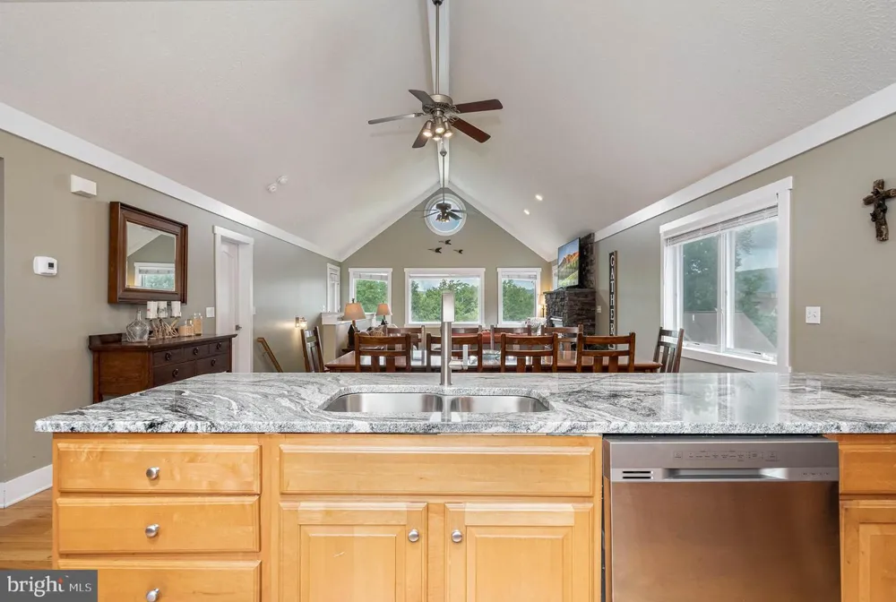 25 SILVER TREE LANE Oakland, MD 21550