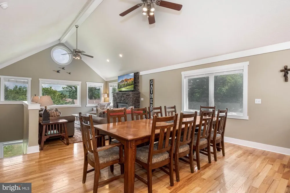25 SILVER TREE LANE Oakland, MD 21550