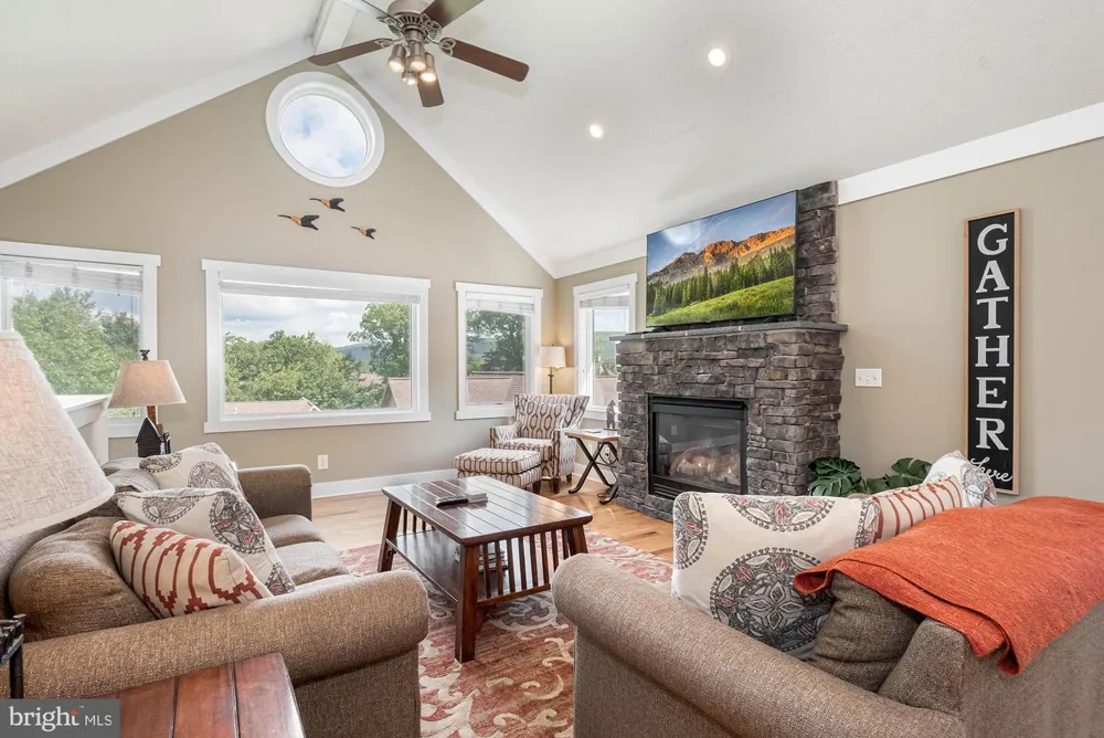 25 SILVER TREE LANE Oakland, MD 21550