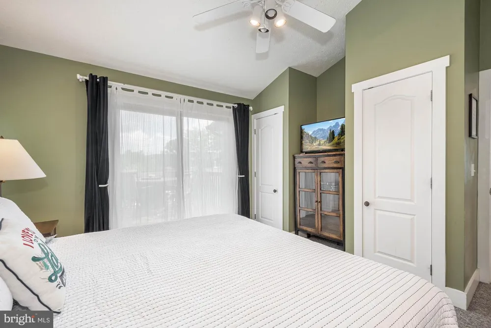 25 SILVER TREE LANE Oakland, MD 21550