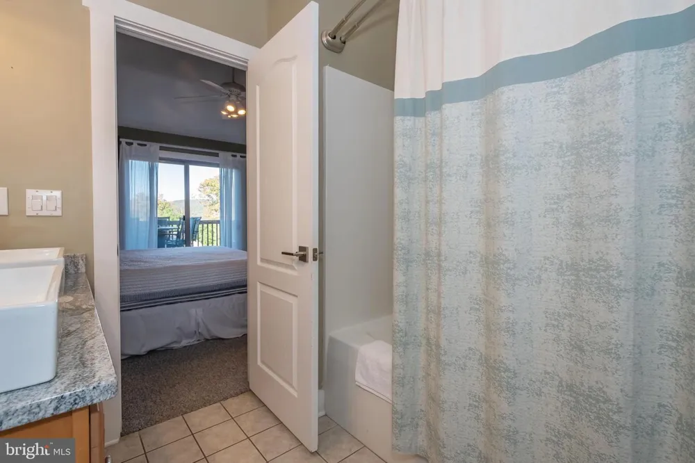 25 SILVER TREE LANE Oakland, MD 21550