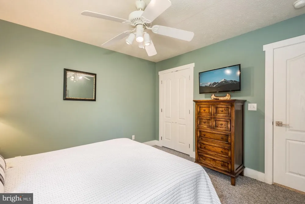 25 SILVER TREE LANE Oakland, MD 21550