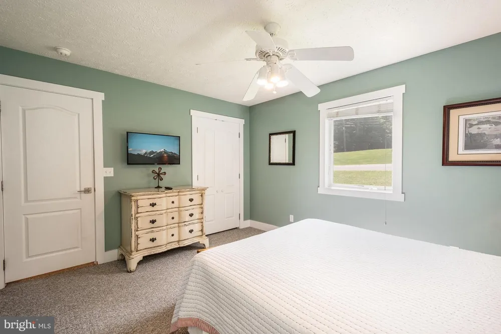 25 SILVER TREE LANE Oakland, MD 21550