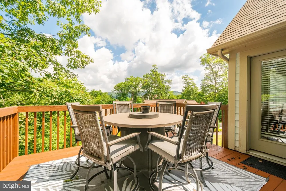 25 SILVER TREE LANE Oakland, MD 21550