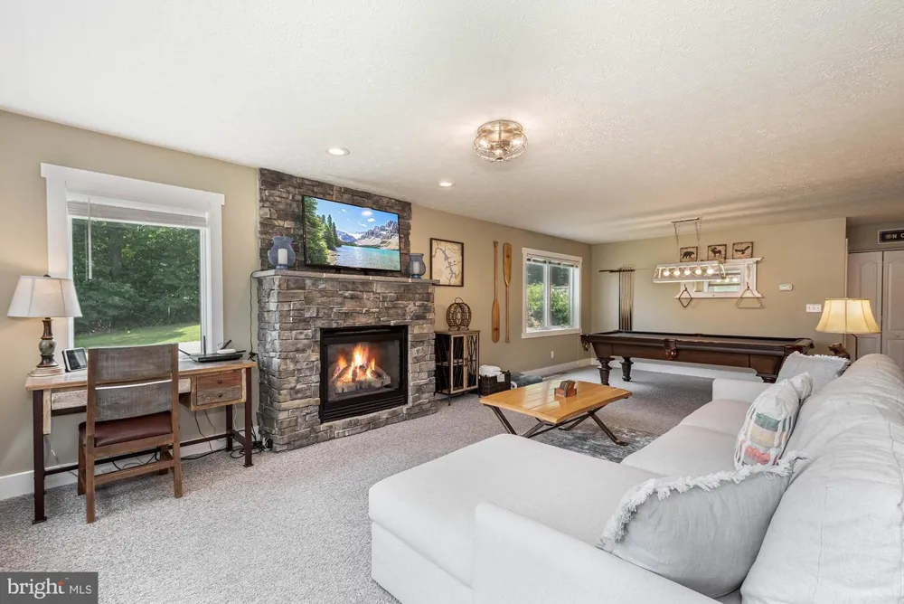 25 SILVER TREE LANE Oakland, MD 21550