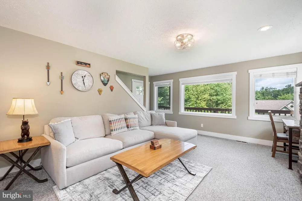 25 SILVER TREE LANE Oakland, MD 21550