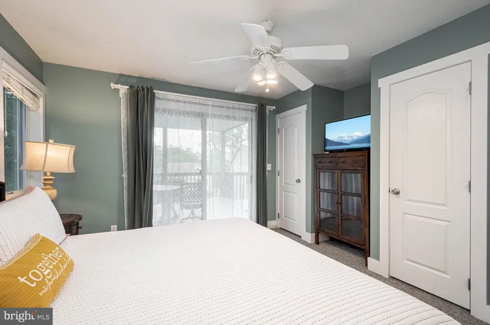 25 SILVER TREE LANE Oakland, MD 21550