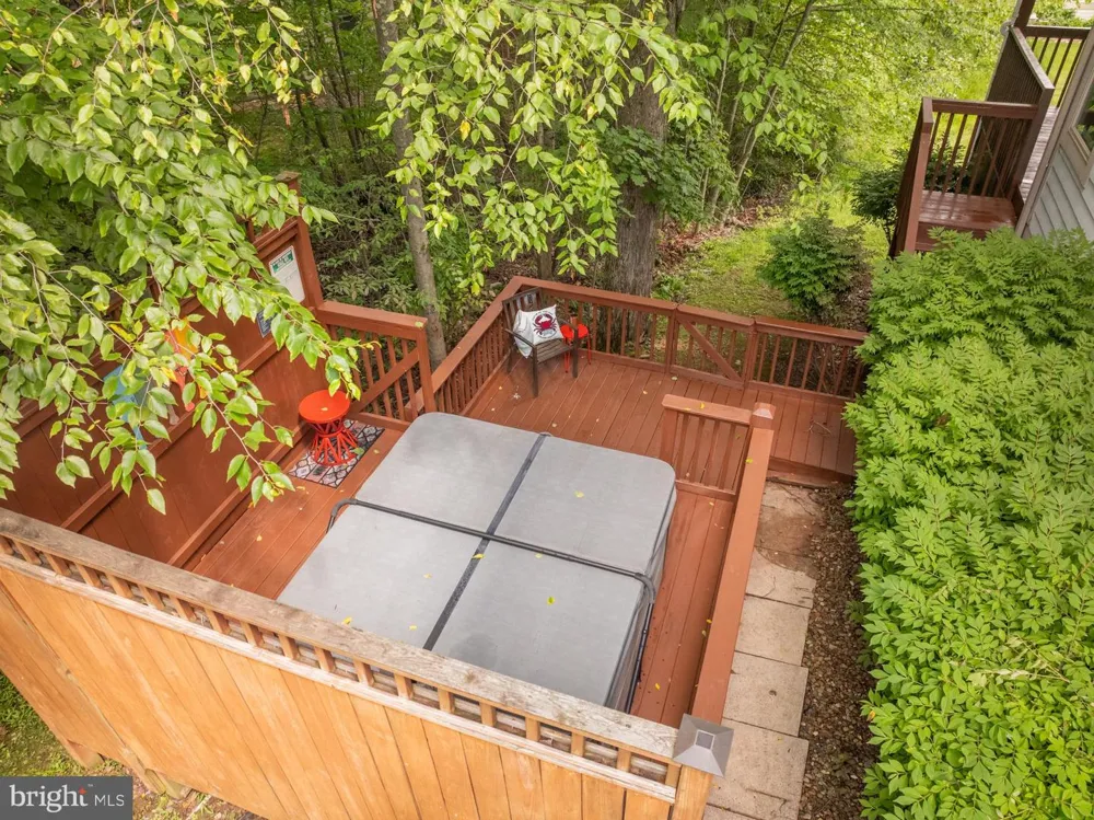 25 SILVER TREE LANE Oakland, MD 21550